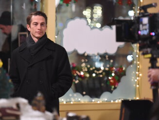 Cast Interviews - Honoring Traditions - Sharing Christmas