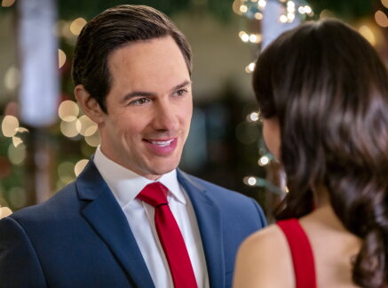 Preview + Sneak Peek - The Christmas Bow