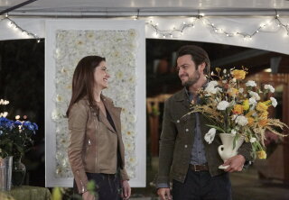 Preview + Sneak Peek - Flip That Romance