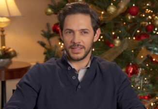 Interview - Eating icing - Christmas at Pemberley Manor