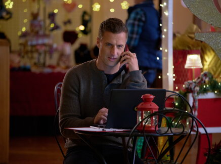Preview - Mr. & Mrs. Christmas