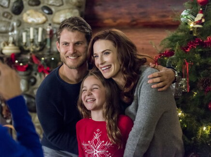 Cast Interviews - Fun on Set - Christmas Getaway