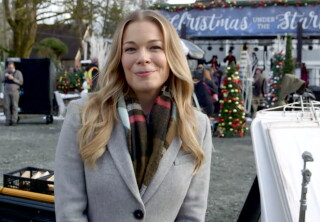 On Location - It’s Christmas, Eve