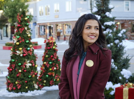 Sleigh Bell Stories - Nazneen Contractor - The Christmas Ring