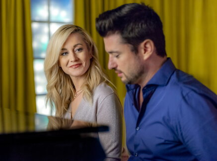 Trends and Traditions - Wedding at Graceland - Dresses and Flowers