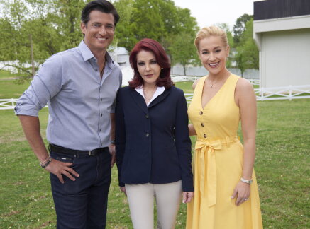 Preview + Sneak Peek - Wedding at Graceland
