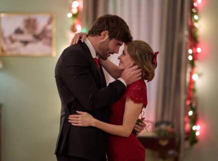 Preview - Love Under the Mistletoe