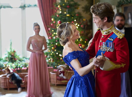 Preview - A Royal Corgi Christmas