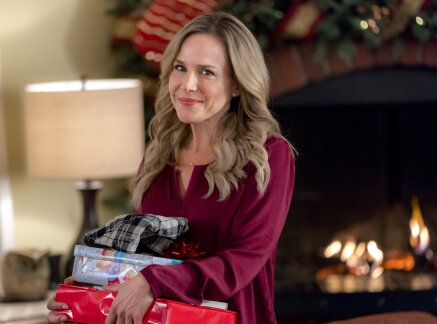 Preview + Sneak Peek - Christmas Homecoming