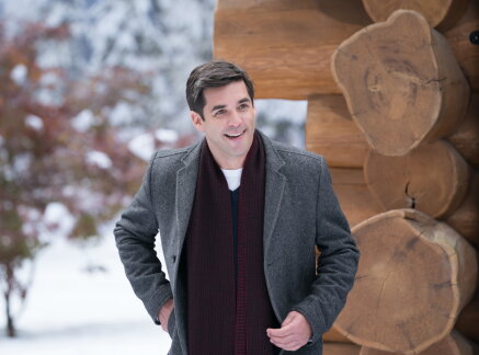 Cast Interviews - Holiday Traditions - Christmas at Holly Lodge
