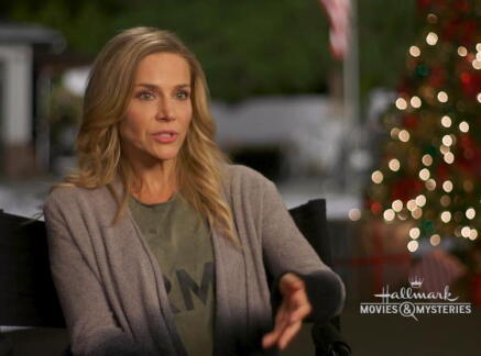 Interview - Christmas Homecoming - Julie Benz