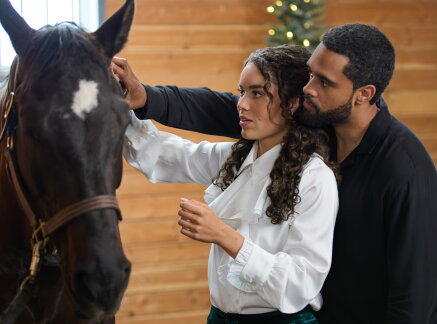 Sneak Peek - Unwrapping Christmas: Mia's Prince - Hallmark Channel