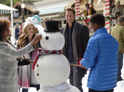 Tinsel Trivia - Christmas in Evergreen: Tidings of Joy - Paul and Maggie