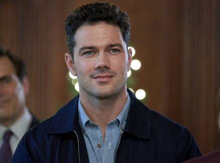 Tour of The Plaza with Ryan Paevey - Christmas at the Plaza