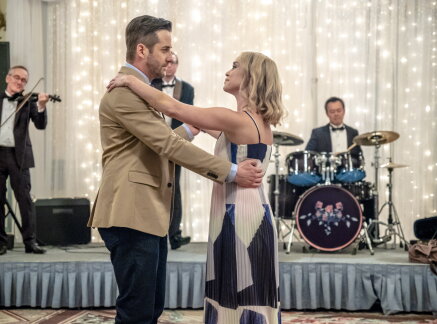 June Weddings - Classic Moments - Love at First Dance