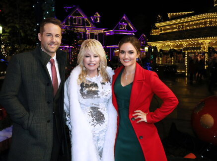 Preview - Christmas at Dollywood
