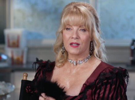 Interview - Sweet Revenge: A Hannah Swensen Mystery - Barbara Niven