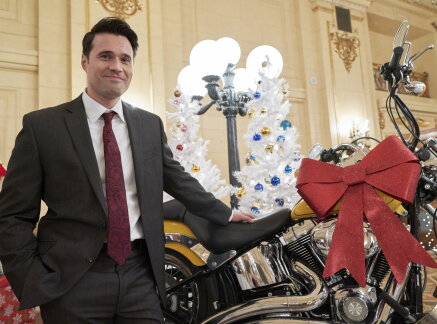 Interviews - Brett Dalton on his character - Once Upon a Christmas Miracle